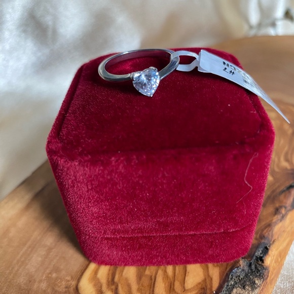 Size 7 Sterling silver ring - Picture 3 of 3